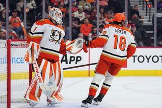Dostál vychytal Anaheimu výhru! Ducks ukončili nepříjemnou sérii - Sport.cz