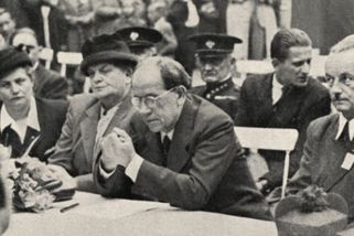Reforma 1953: Z 10 tisíc doma zůstalo 254 nových korun. Na vkladní knížce to bylo jinak