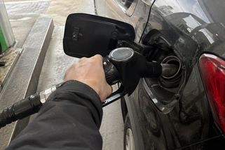Diesel ještě neujel ani metr, ale už se spotřebovalo tolik energie, kolik elektromobil potřebuje na 100 kilometrů