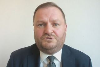 Požadavky odborů? Absolutně nereálné, uškodí těm nejchudším, tvrdí ekonom Bartoň