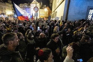 Jak bude pokračovat bitva o televizi a rozhlas? Poplatky zatím nekončí