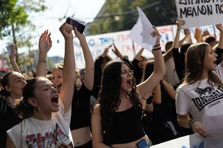 Desítky tisíc studentů v Řecku demonstrovaly za více peněz do školství - Seznam Zprávy