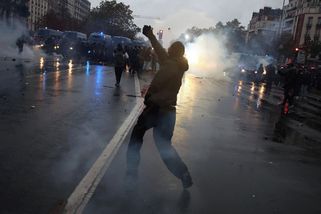 Ve Francii protestuje 800 tisíc lidí, jsou první zranění - Seznam Zprávy