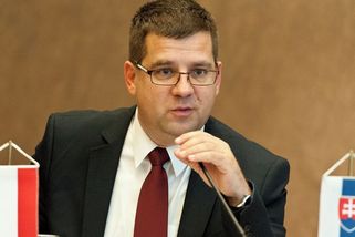 Poprvé od roku 1990 skončil v Maďarsku ve vazbě bývalý ministr - Novinky