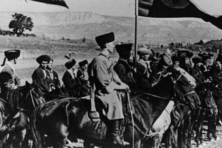 Zoufalé matky skákaly s dětmi do ledových peřejí Drávy. Britové kozáky podvedli a vydali Stalinovi - Médium.cz