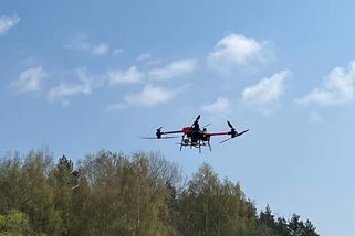 Muž létal s dronem poblíž českobudějovického letiště - Novinky