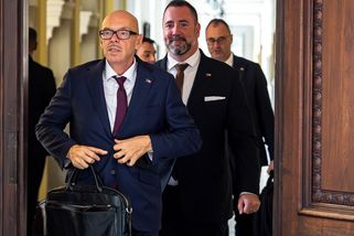 Lidé poslali na Korzo Národní třikrát víc než stát za čtyři roky - Novinky