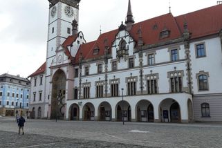 Každý dospělý, který se v Olomouci přihlásí k trvalému pobytu, dostane od města bonus deset tisíc korun - Novinky