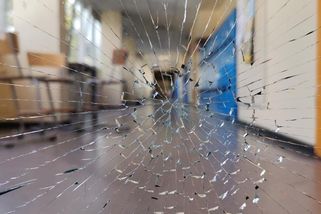 To, že škola nemůže agresivního žáka vyloučit, je komplikace. Informace o útoku musí ven do 30 minut, říká expertka