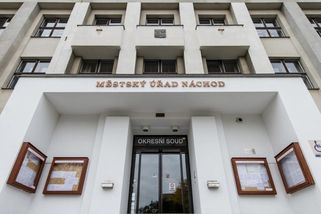 Změnil vizáž, aby unikl? Obviněný z vraždy ve Velkém Poříčí skončil ve vazbě. Místní ho znali