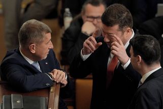 Tah se zrušením poplatků se chystal tajně, věděly o něm jen vládní špičky - Novinky