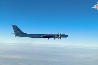 Napětí nad mořem. K ruským bombardérům se „připojily“ zahraniční stíhačky - Novinky
