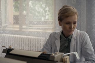 Přehlížený film s Geislerovou je online. V kinech nezaujal, patří ale mezi nejbolestivější snímky roku