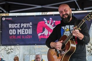 Organizátoři Slavíka se budou hodně divit! Fanoušci do ankety posílají parťáka hejtmana Grolicha. Takhle zpívá - Super.cz