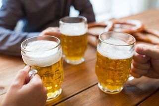 Brit si v restauraci u Punčocháře stěžuje na špatně načepované pivo. Češi mu to v komentářích hodně rychle vysvětlili
