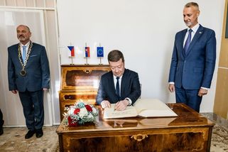 Okamura prohrál, protože se vykašlal na své voliče