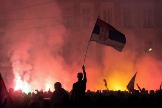 „Osvobodíme zemi od tyranie.“ Srbsko slaví konec Vučiće a čeká velké změny - Seznam Zprávy