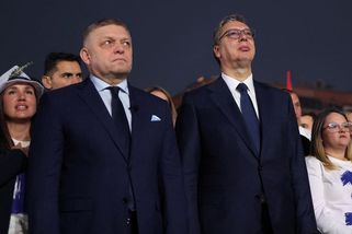 Nadšení Magyara, mlčení Fica. S pádem Vučiće přišel o dalšího spojence - Seznam Zprávy