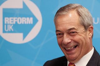 Až 80 procent darů pro Farageovu stranu Reform UK přišlo loni od dárců ze zahraničí - Novinky