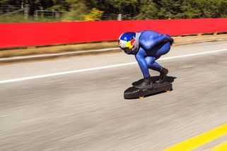 Skateboardista pokořil rychlost 150 km/h. Chtěl jsem vědět, jaký je to pocit, řekl - Novinky
