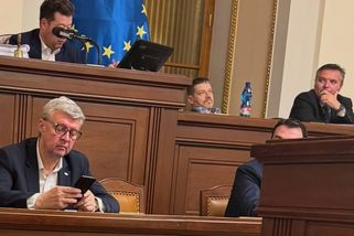 Prázdná židle místo premiéra. Babiš vynechal noční...