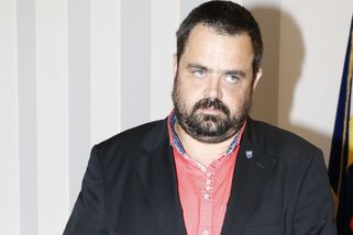 Penisová aféra tu ještě nebyla: Novotný odpověděl Havlíčkovi na hejt o malém pi... Ve sprše je vedle mě mrzák, vzkázal - Super.cz