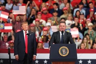Malér šéfa Audi. Ve Volkswagenu zuří, že vystoupil vedle Trumpa v jeho kampani - Novinky