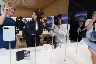 Apple přiznal problémy s iPhonem Duo. Telefony s prasklými displeji vymění