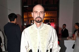 Košile, vesta, kalhoty a boty za 250 tisíc! Filip Vaněk zaplatil horentní částku za outfit, který může obléct jen jednou