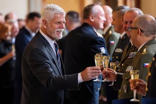 Hlaváč povýšil na armádního generála. Prezident Pavel rozdal nové hodnosti - Novinky