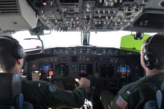 Přes polovinu britských pilotů usnulo za letu a skoro třetina z nich pak našla spícího i druhého pilota