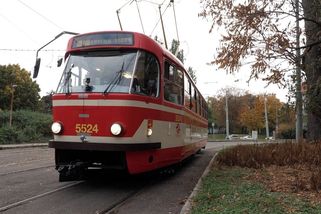 Chodec mi vběhl pod tramvaj, říká řidič. Nová kampaň má podobným incidentům zabránit - Novinky