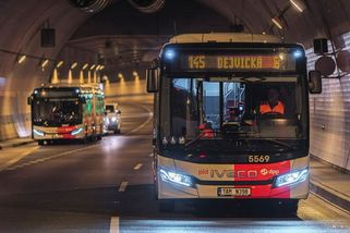 Tunelbus nabírá zpoždění u Prašného mostu, podle Ropidu nová linka za kolony nemůže - Novinky