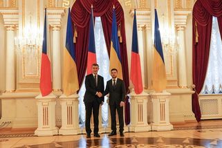 Zelenskyj objal všechny, pro Babiše jen poplácání...