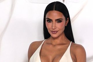 Kim Kardashian v latexu: Trčící bradavky měly být třešinkou na dortu, ale všechno pokazily - Super.cz