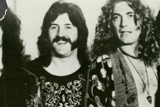VLČKOVIZE: Příběhy legendárních riffů. Led Zeppelin na hausbótu, AC/DC na záchodě | Headliner