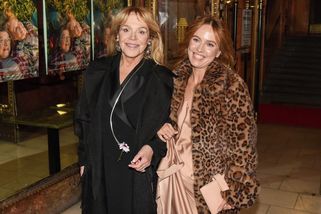Cestující v metru zůstali jako opaření! Dagmar Havlová a Tereza Ramba na sebe ve vagonu strhly veškerou pozornost - Super.cz