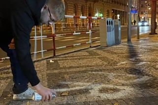 Ruce pryč od ČT, nastříkali před sídlo ANO v Hradci. Poslanec Doksanský podal trestní oznámení - Novinky