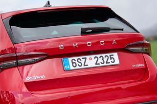 Známe české ceny a spotřeby hybridní Octavie. Nafta se může jít klouzat - Garáž.cz