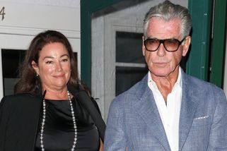 Žena Pierce Brosnana viditelně zeštíhlela: Dokazuje to i volba šatů, která bývá k postavě neúprosná! - Super.cz
