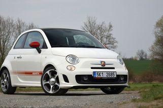 Ojetý Fiat 500 Abarth Cabrio vás bude bavit tak, že mu odpustíte cokoli. A málo toho není... - Garáž.cz