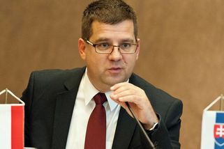 Maďarský exministr měl doma 600 milionů v hotovosti. Před razií je ukryl na tajném místě - Novinky
