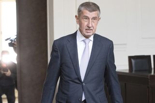 Zamindrákovaný Babiš si stěžuje na teror, polistop...