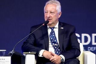 Zůna oznámil odklad dodávky prvních bojových vozidel CV90 pro českou armádu